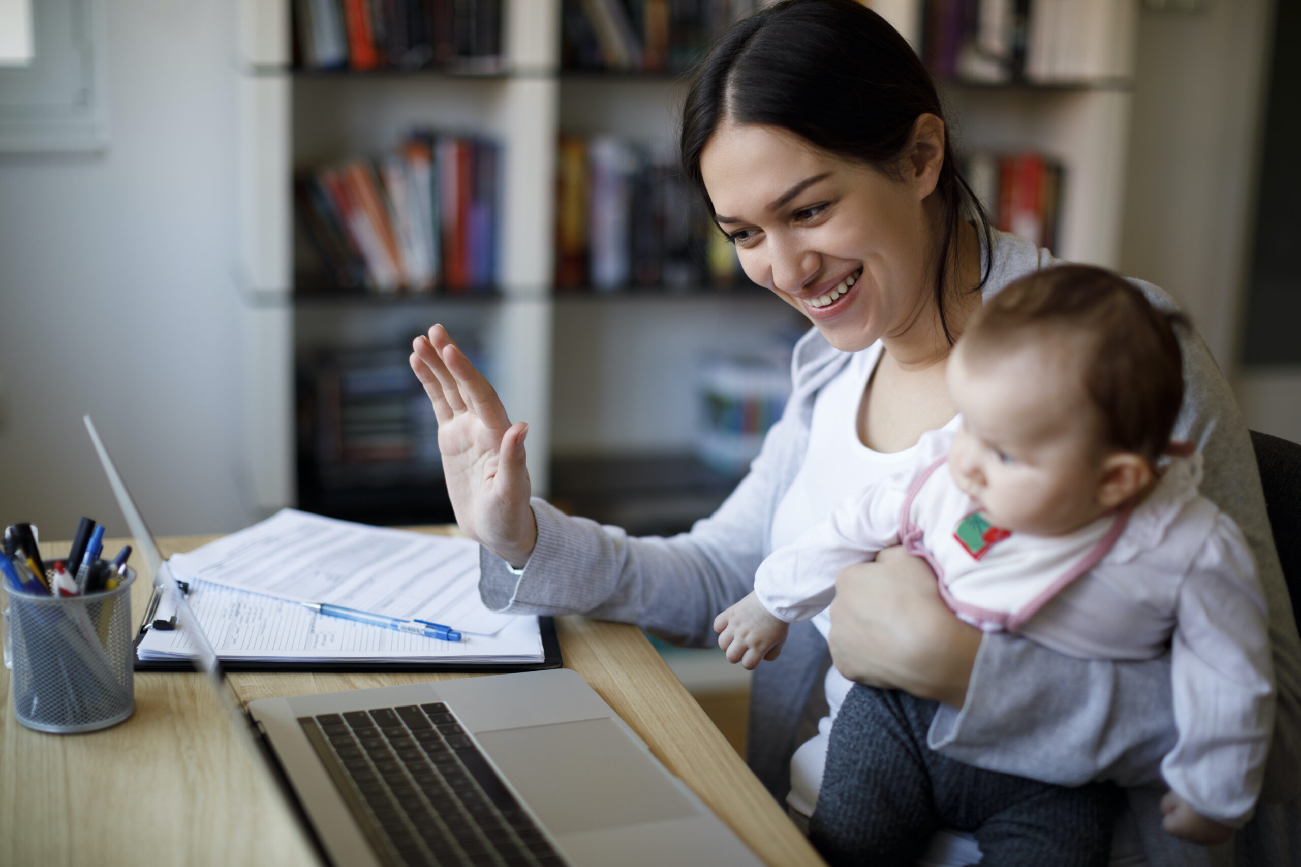 Mutter und Baby in der Videosprechstunde